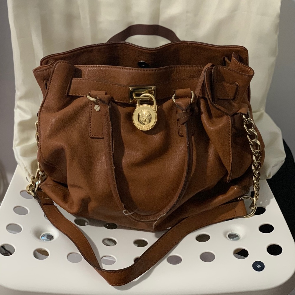 Women’s Michael Kors Bag Including Matching Wallet